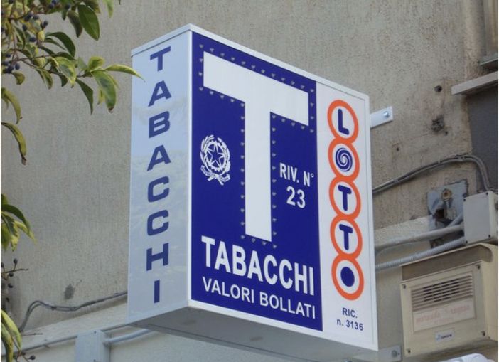 La Federazione Italiana Tabaccai: «Ok l'obbligo di green pass, ma la responsabilità dei controlli non ricada sui negozianti» La Federazione Italiana Tabaccai: «Ok l'obbligo di green pass, ma la responsabilità dei controlli non ricada sui negozianti»