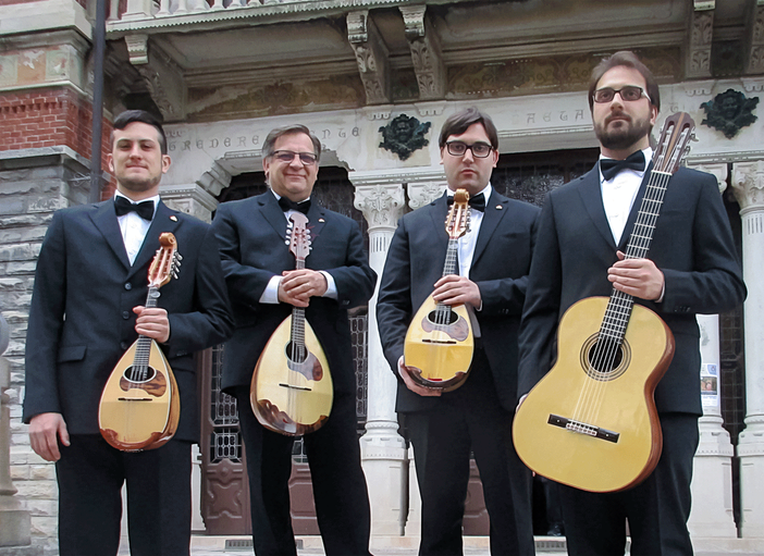 A Natale la musica è anche amicizia A Natale la musica è anche amicizia