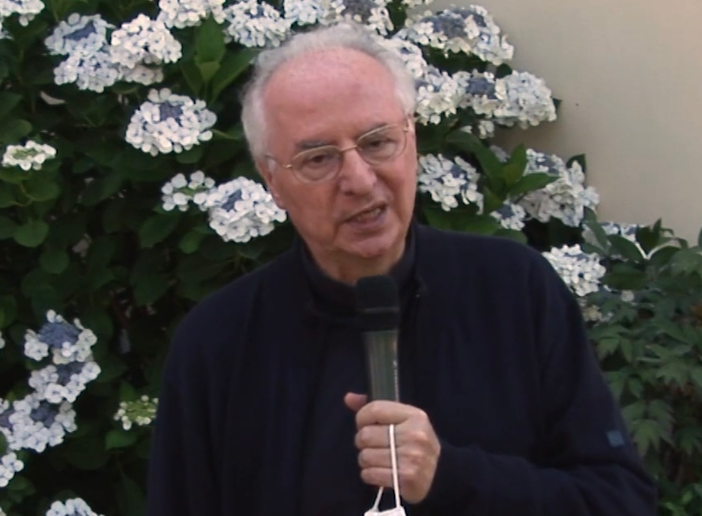 Don Claudio Silva - foto da un video della Bcc Milano