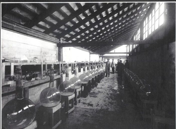 Un'immagine storica dell'interno dell'ex Polveriera di Taino