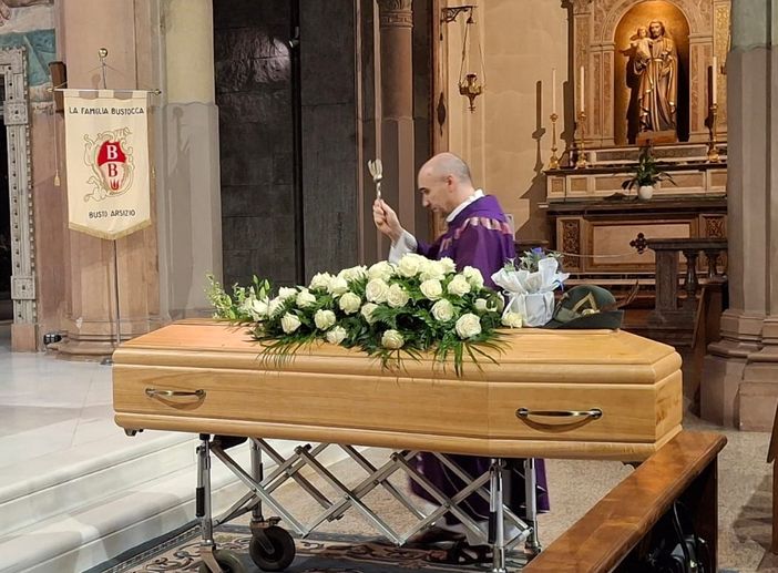 Ultimo saluto ad Angelo Prandoni, una vita per la famiglia e la cultura: «Ti lasciamo andare con la leggerezza che ci hai trasmesso in tutta la vita» Ultimo saluto ad Angelo Prandoni, una vita per la famiglia e la cultura: «Ti lasciamo andare con la leggerezza che ci hai trasmesso in tutta la vita»