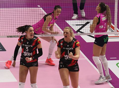 Olivotto e Poulter esultano per la vittoria ed i tre punti Olivotto e Poulter esultano per la vittoria ed i tre punti