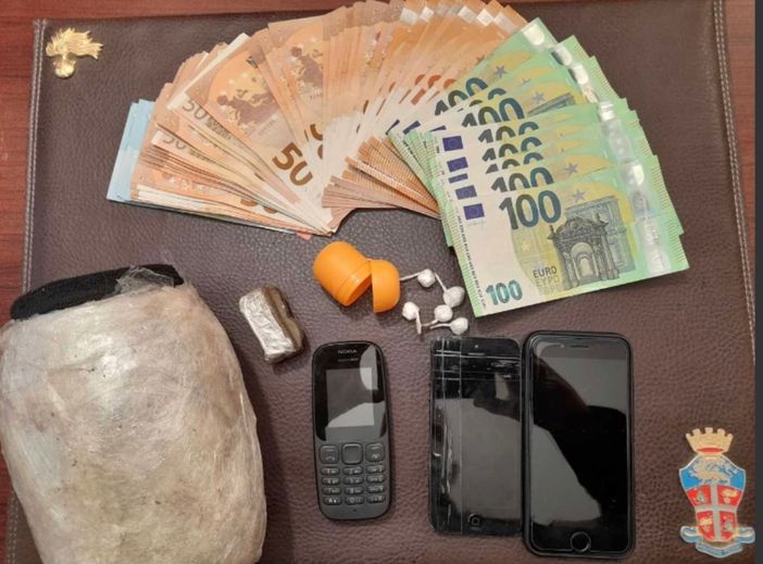 Coca a domicilio tra Somma, Sesto e Vergiate: arrestato il pusher con lo scooter Coca a domicilio tra Somma, Sesto e Vergiate: arrestato il pusher con lo scooter