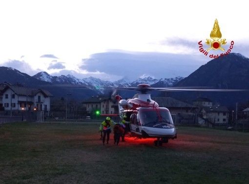 Perde uno scarpone nella neve e resta bloccato in quota in Valgrande con i compagni di escursione