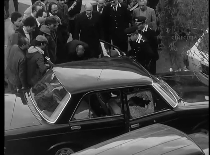 Caso Moro: le forze dell'ordine sul posto dell'agguato