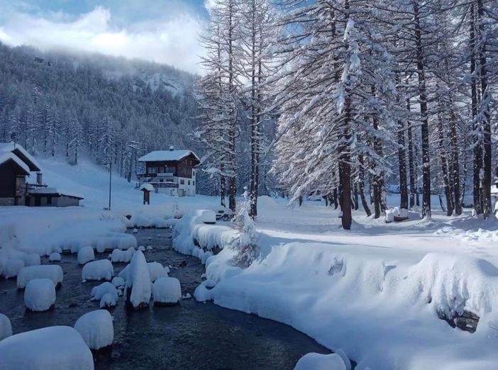 Quel paesaggio fiabesco dell'Alpe Devero sepolta da più di un metro di neve Quel paesaggio fiabesco dell'Alpe Devero sepolta da più di un metro di neve