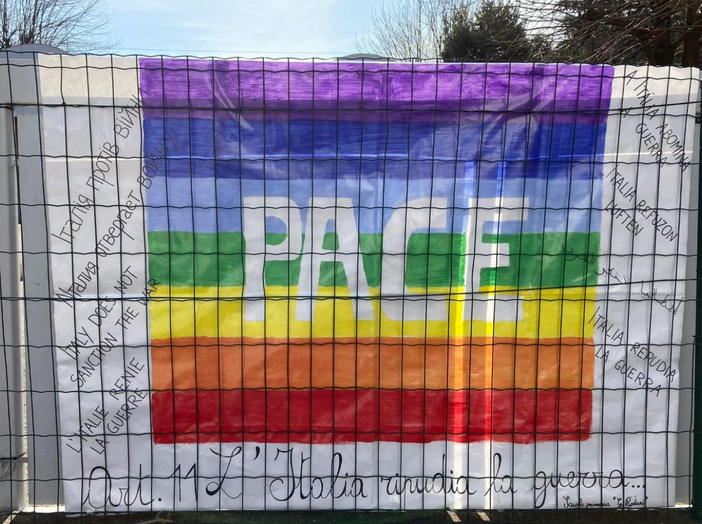 Le voci e i colori dei piccoli fagnanesi: «Guerra, vergogna»