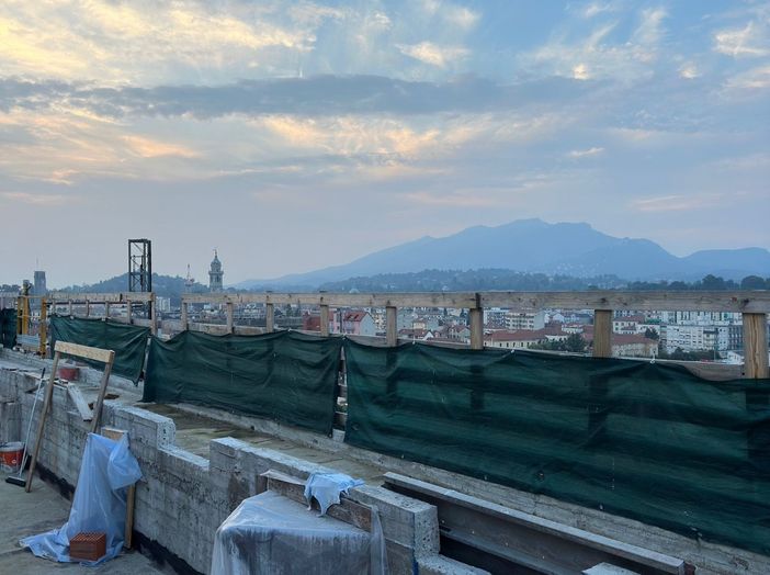 FOTO. Le camere protette dell’ospedale Del Ponte prendono forma nel cielo di Varese FOTO. Le camere protette dell’ospedale Del Ponte prendono forma nel cielo di Varese