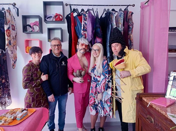 Alessia Crespi con Didi Mazzilli, Alessandro Petrone e l'assessore Alessandro Albani con la compagna Sara Chersoni Alessia Crespi con Didi Mazzilli, Alessandro Petrone e l'assessore Alessandro Albani con la compagna Sara Chersoni