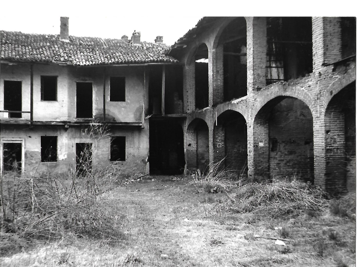 Cascina dei poveri: le forze politiche rispondono al Comitato
