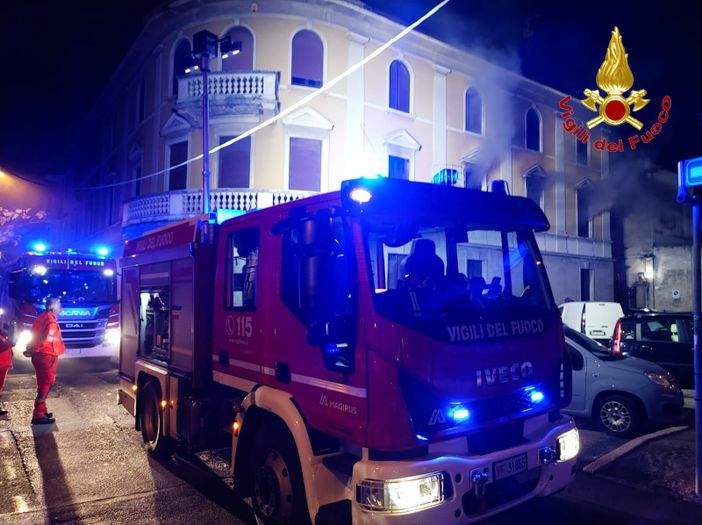 Le immagini dell'incendio a Busto