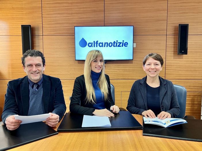 Foto della redazione (da sinistra: Paolo Bernini, Redattore; Debora Banfi, Direttore Responsabile; Nicoletta Poroli, Redattrice)