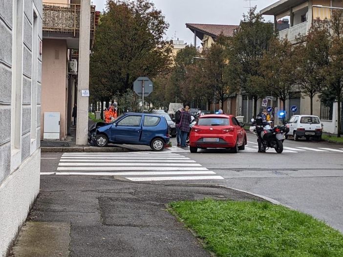Busto: incidente in corso Italia, coinvolti due uomini e una bambina di 3 anni Busto: incidente in corso Italia, coinvolti due uomini e una bambina di 3 anni