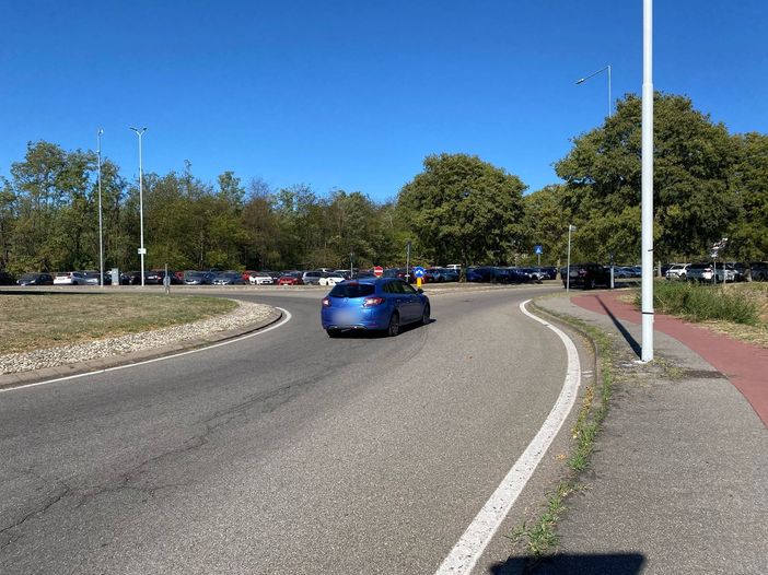 Le auto parcheggiate nei terreni vicino a Malpensa Fiere. In Gallery le foto della fiera di Irene Scala. Le auto parcheggiate nei terreni vicino a Malpensa Fiere. In Gallery le foto della fiera di Irene Scala.