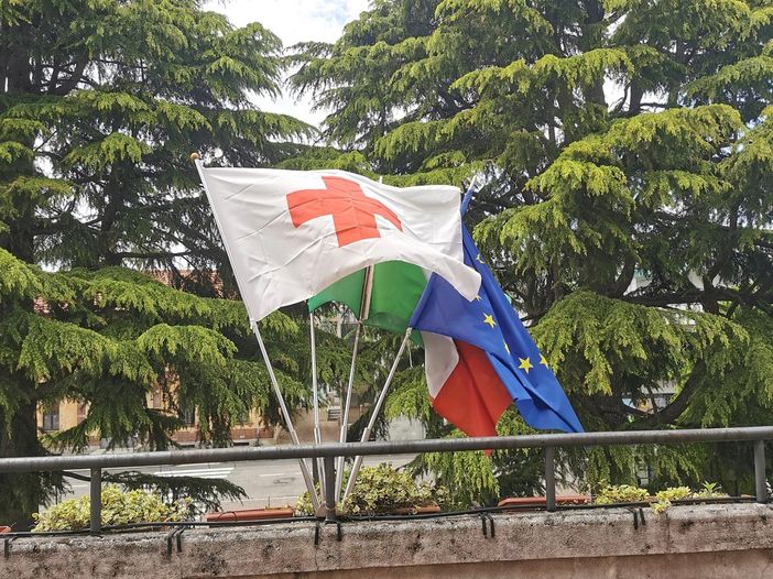 Rete di solidarietà in Acsm Agam: i dipendenti donano, l'azienda raddoppia il contributo per la Croce Rossa Rete di solidarietà in Acsm Agam: i dipendenti donano, l'azienda raddoppia il contributo per la Croce Rossa