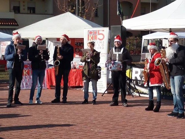 Tanta scelta e cuore in mano con il mercatino natalizio Gorla Minore Tanta scelta e cuore in mano con il mercatino natalizio Gorla Minore