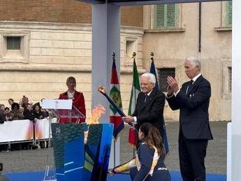 Milano-Cortina, Mattarella accende braciere: "Pace è nel dna olimpico, tregua sia rinnovata"