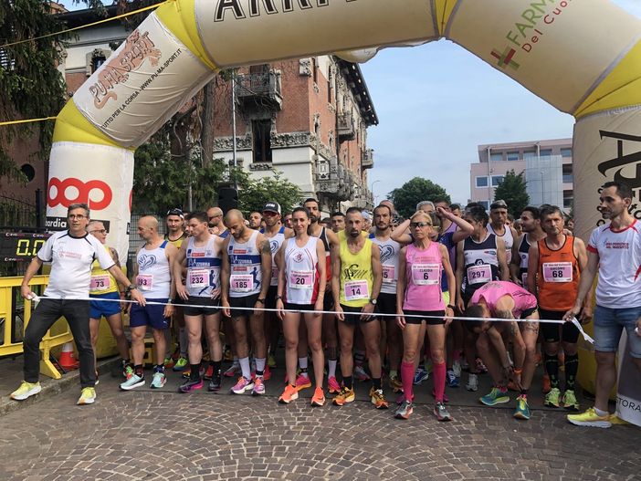 VIDEO E FOTO. Più di mille podisti hanno invaso le vie del centro di Busto ricordando il sorriso di Francesca Pirali