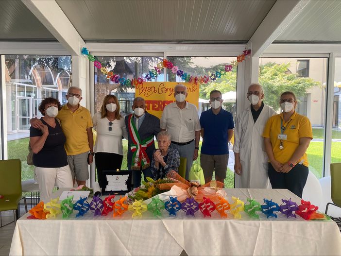 Teresita Castiglioni da Borsano alla Provvidenza soffia 100 candeline