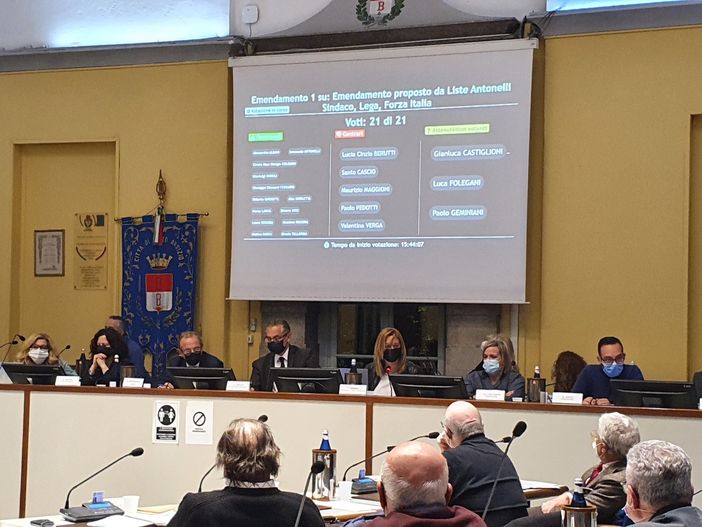 Busto, via libera al piano Tari. Il sindaco vota il fondo di compensazione per le imprese, Fratelli d’Italia no