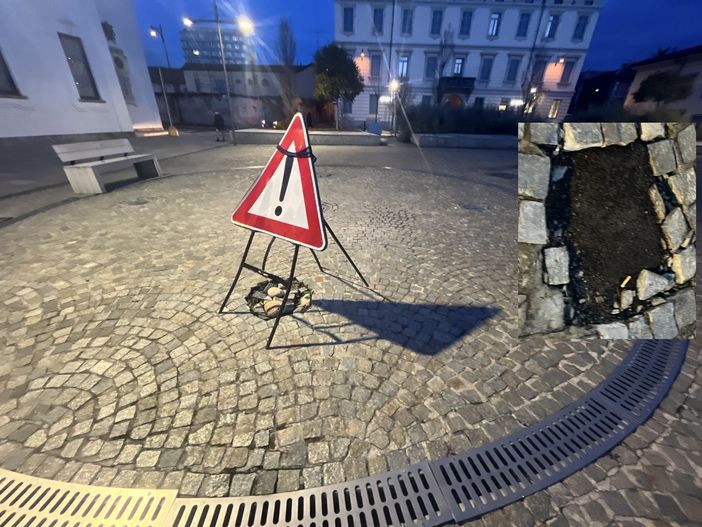 FOTO. Neanche il Natale ha scosso piazza Vittorio Emanuele. Ma è vietato arrendersi FOTO. Neanche il Natale ha scosso piazza Vittorio Emanuele. Ma è vietato arrendersi