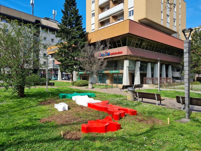 La scultura “Italia” donata alla Città di Legnano e posizionata nei giardini di corso Italia La scultura “Italia” donata alla Città di Legnano e posizionata nei giardini di corso Italia