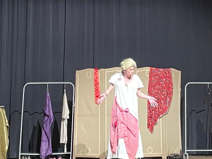 VIDEO. Otto donne sul palco per aiutare suor Marcella: il talento di Marta Martinelli per il Madagascar VIDEO. Otto donne sul palco per aiutare suor Marcella: il talento di Marta Martinelli per il Madagascar