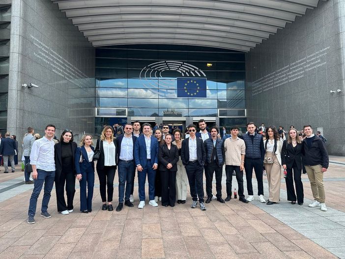 Il Circolo “Pino Rauti” di Fratelli d’Italia Cerro Maggiore a Bruxelles per onorare la memoria di Sergio Ramelli