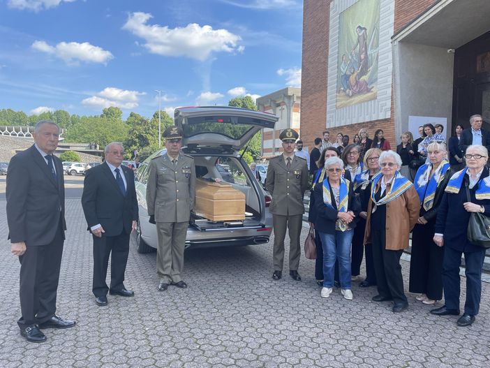 Una vita per gli altri: l’addio a Olinda Mimma Ardini, donna di fede, eleganza e servizio