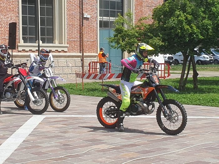 Acrobazie, adrenalina e solidarietà. Torna la mototerapia con Vanni Oddera e Mai Paura Acrobazie, adrenalina e solidarietà. Torna la mototerapia con Vanni Oddera e Mai Paura