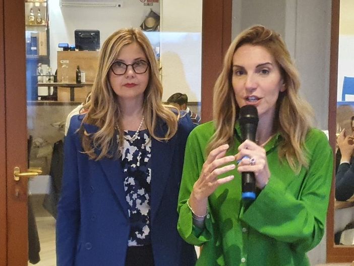 Da sinistra, Maria Chiara Gadda e Raffaella Paita Da sinistra, Maria Chiara Gadda e Raffaella Paita