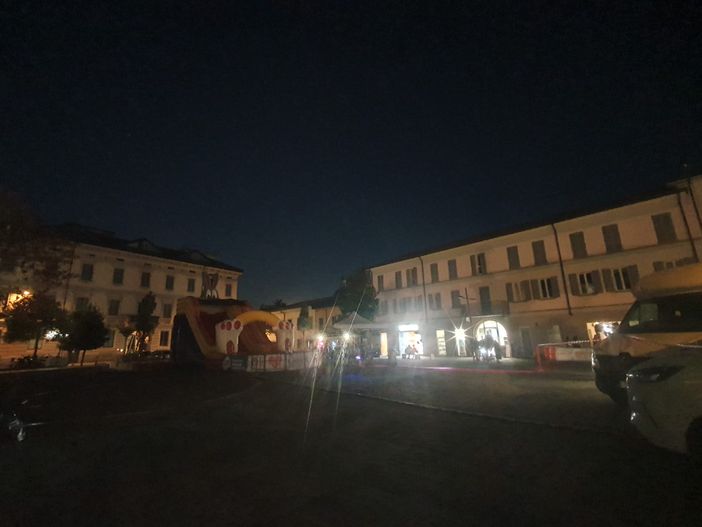Le iniziative in piazza Vittorio Emanuele rimangono al buio