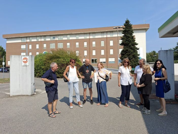 Il presidio informale davanti a MultiMedica