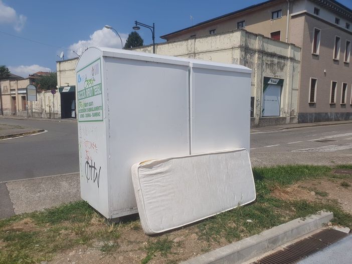 Busto, l’inciviltà non riposa Busto, l’inciviltà non riposa