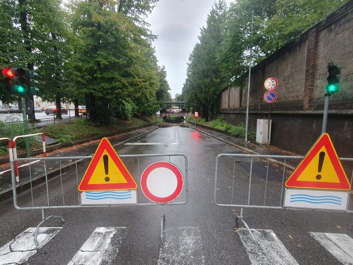 Sottopasso allagato e interdetto al traffico in via Tasso