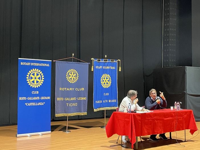 VIDEO. Lo psicoterapeuta Matteo Lancini a Olgiate e la generazione delle emozioni negate: quando agli adolescenti è stato chiesto di proteggere gli adulti dal loro stesso disagio VIDEO. Lo psicoterapeuta Matteo Lancini a Olgiate e la generazione delle emozioni negate: quando agli adolescenti è stato chiesto di proteggere gli adulti dal loro stesso disagio