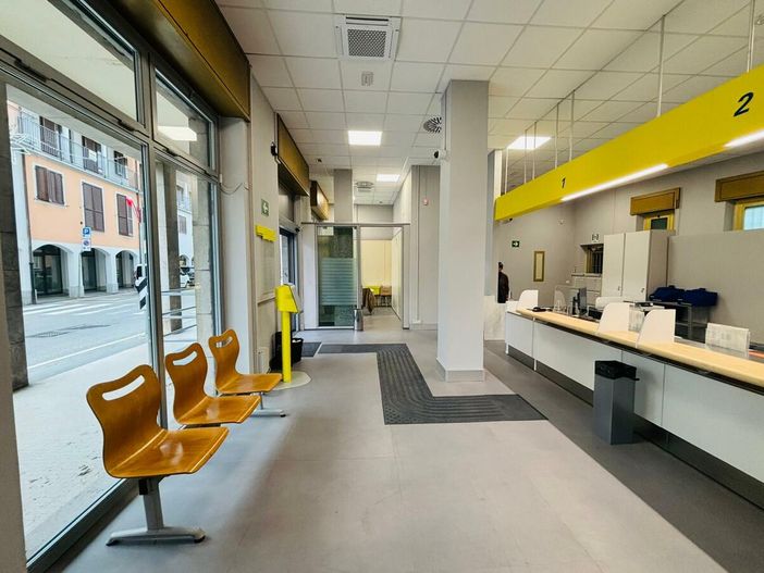 Riapre l’ufficio postale di Cairate completamente rinnovato