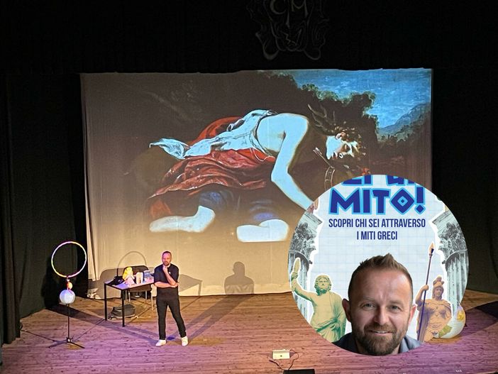 VIDEO - Enrico Galiano al Manzoni in "Sei un mito"! Quando i racconti degli antichi ti guardano negli occhi VIDEO - Enrico Galiano al Manzoni in "Sei un mito"! Quando i racconti degli antichi ti guardano negli occhi