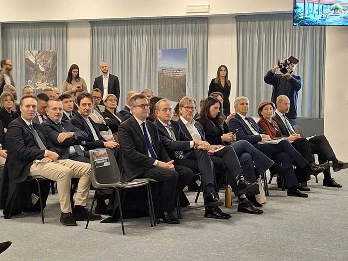 Nuovo ospedale, i sindaci: «Giornata storica per la sanità lombarda». Fontana: «Tecnologia avanzatissima e bellezza» Nuovo ospedale, i sindaci: «Giornata storica per la sanità lombarda». Fontana: «Tecnologia avanzatissima e bellezza»