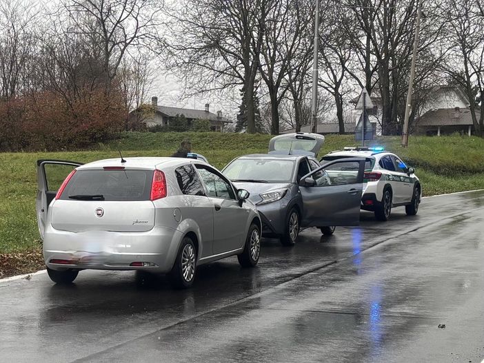 Truffe agli anziani in Valceresio, l’auto civetta della polizia locale di Arcisate scopre e denuncia due sospetti