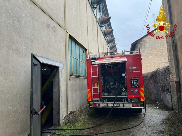 Esplosioni e maxi incendio in una fonderia di Lonate Pozzolo