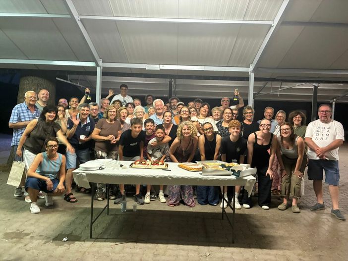 Foto di gruppo alla festa per i 50 anni di sacerdozio di don Alberto Beretta Foto di gruppo alla festa per i 50 anni di sacerdozio di don Alberto Beretta