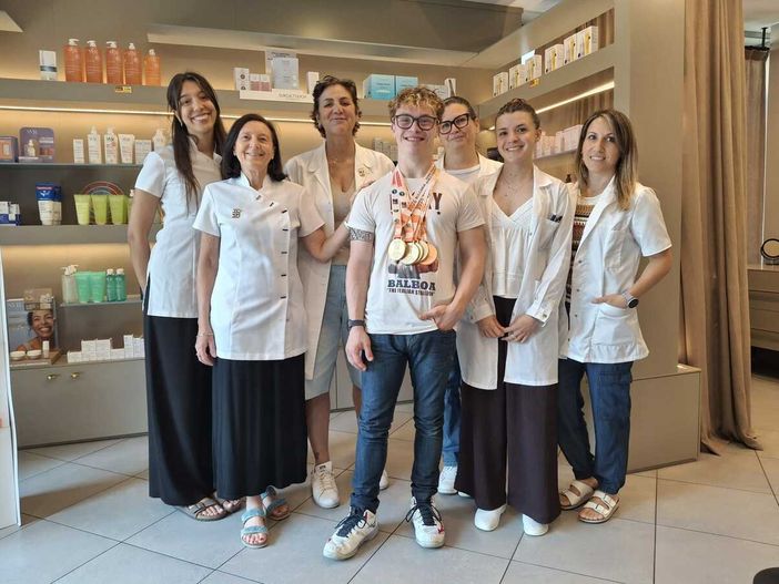 Tra medaglie e lavoro, Riccardo Maino, reduce dai mondiali di Sofia, nella farmacia Bossi Tra medaglie e lavoro, Riccardo Maino, reduce dai mondiali di Sofia, nella farmacia Bossi