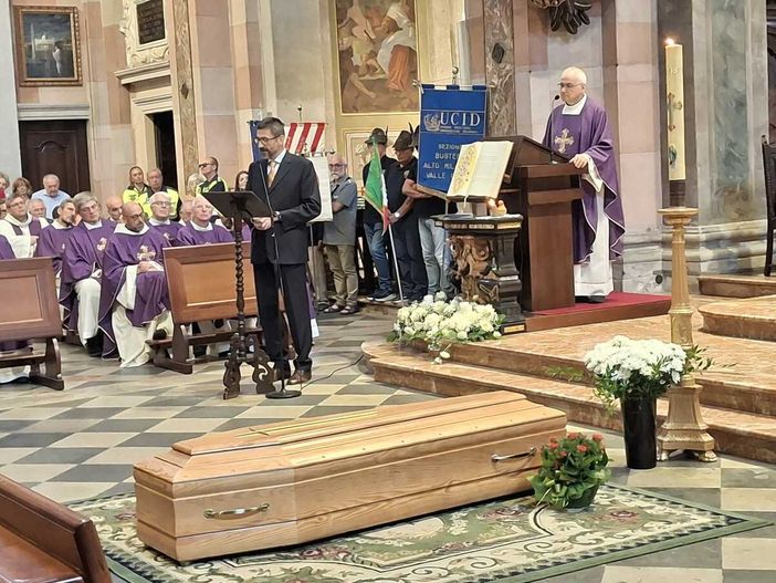 La richiesta di perdono nel testamento spirituale di monsignor Livetti, i parrocchiani: «Pensa a noi, sii vicino a tutti» La richiesta di perdono nel testamento spirituale di monsignor Livetti, i parrocchiani: «Pensa a noi, sii vicino a tutti»