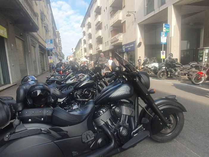 Il rombo delle due ruote si unisce alle chitarre. A Busto torna il Motoaperitivo Il rombo delle due ruote si unisce alle chitarre. A Busto torna il Motoaperitivo