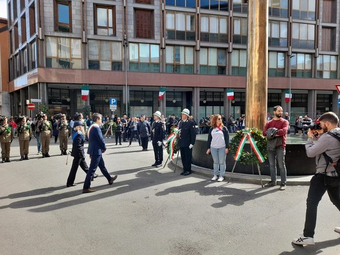 La deposizione di corone d'alloro al monumento di largo Camussi, il 25 aprile 2023 (il corteo, però, si concluse in piazza Risorgimento) La deposizione di corone d'alloro al monumento di largo Camussi, il 25 aprile 2023 (il corteo, però, si concluse in piazza Risorgimento)