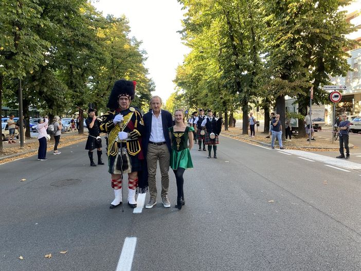 Il sindaco alla parata del Busto Falk Il sindaco alla parata del Busto Falk