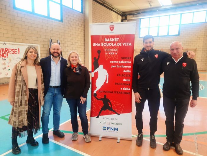 Il basket scuola di vita: il play della Pallacanestro Varese De Nicolao alle medie “Da Vinci” di Castellanza Il basket scuola di vita: il play della Pallacanestro Varese De Nicolao alle medie “Da Vinci” di Castellanza