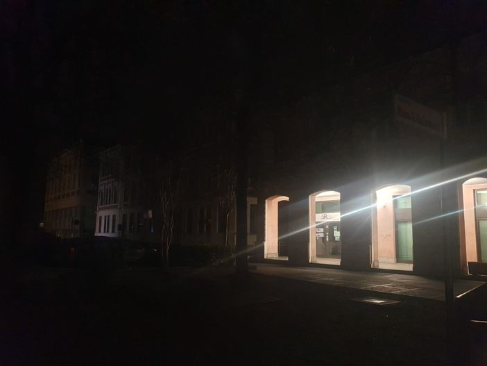 FOTO. Non solo le luminarie: nel centro di Busto si spengono anche i lampioni