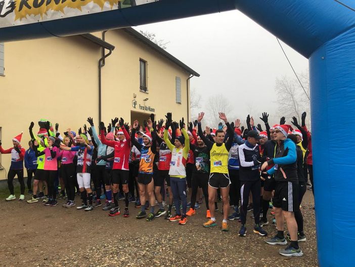VIDEO. Più di 250 “babbo runners” ai nastri di partenza alla Cascinetta